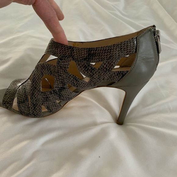 Calvin Klein super sexy goes with everything shoe! - Picture 6 of 7